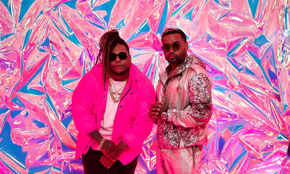 zion y lennox mujer satisfecha promo photo 2020