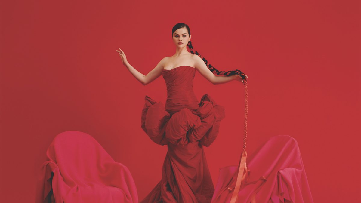 Selena Gomez representa a los hispanos en nuevo EP, «Revelación»